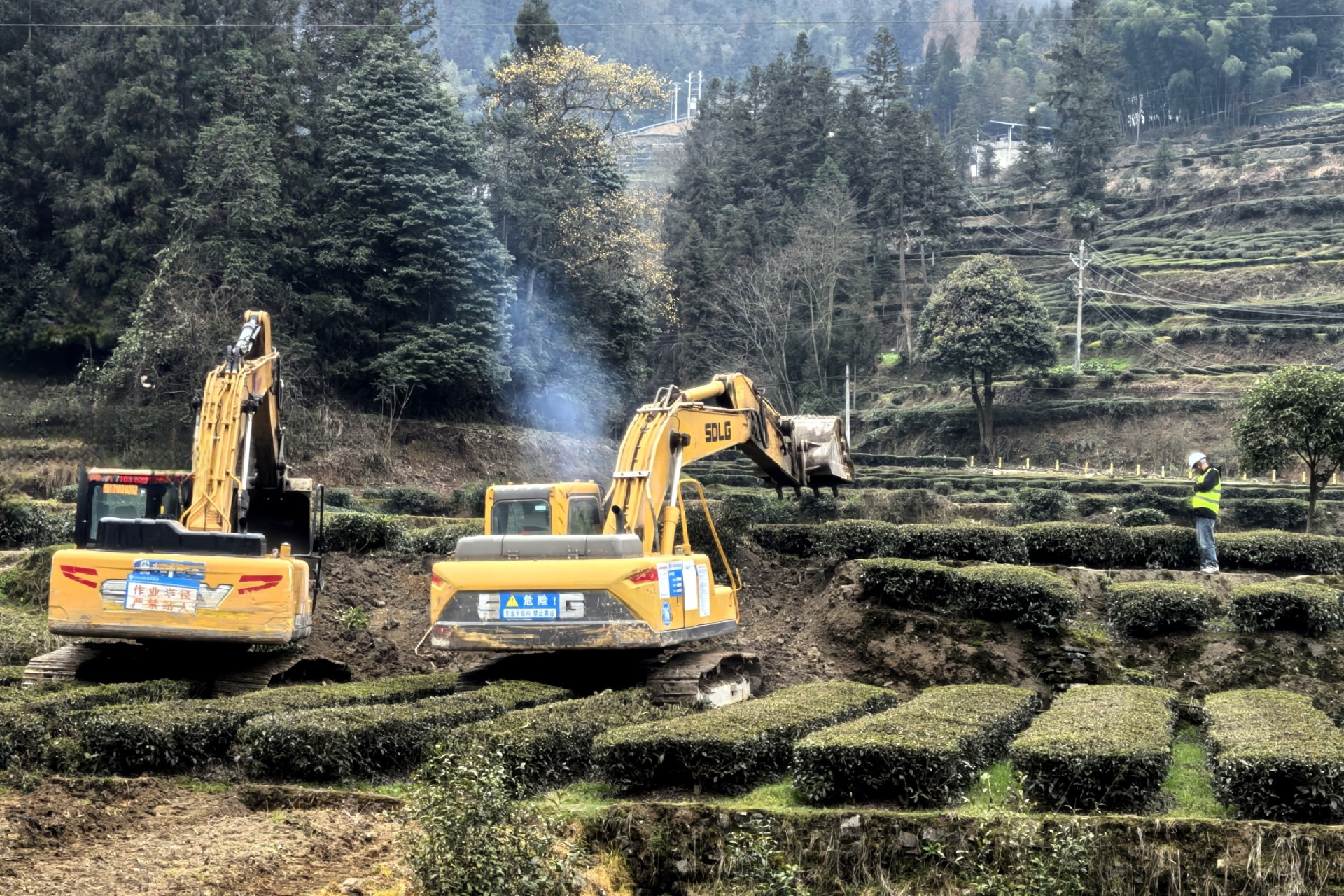 二、3月8日，宜涪铁路（湖北段）13标正式开工建设，标志着项目正式进入大临建设阶段，为后续施工生产奠定了坚实基础。.jpg